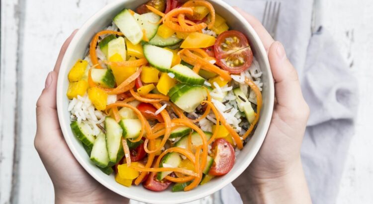 5 idées de recettes de salades de riz pour tes pique-niques de cet été