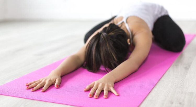 Règles : 5 postures de yoga qui soulagent les douleurs menstruelles