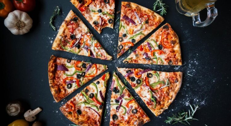 7 recettes de pizzas à faire soi-même pour des soirées entre potes