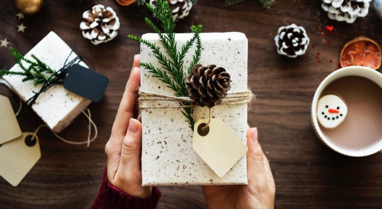 Cadeaux de Noël : 4 astuces pour faire plaisir sans se ruiner