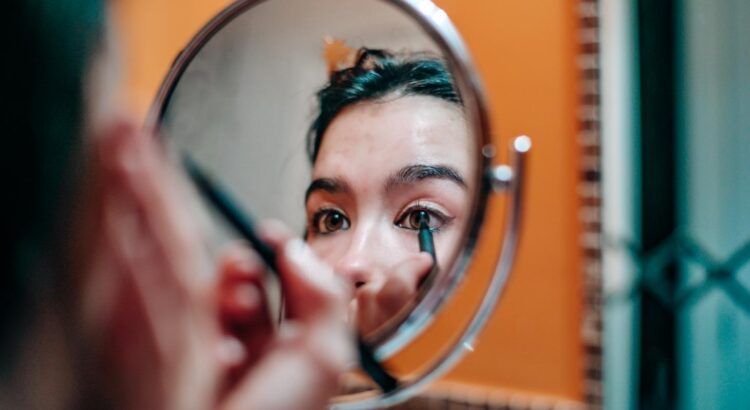 Voici plusieurs techniques de maquillage pour réussir un foxy eyes à la perfection