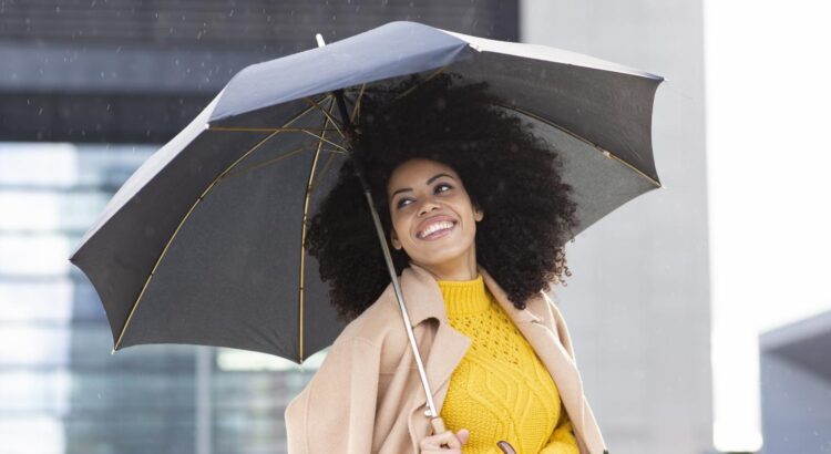 5 astuces pour éviter de friser sous la pluie