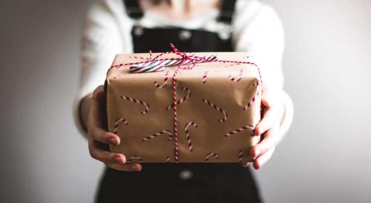 Cadeaux de Noël : 4 astuces pour faire plaisir sans se ruiner
