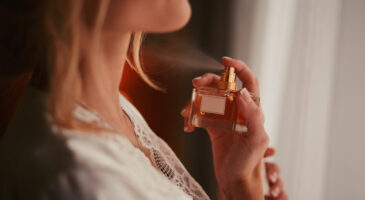 Parfum : 5 astuces que pour l'odeur tienne plus longtemps